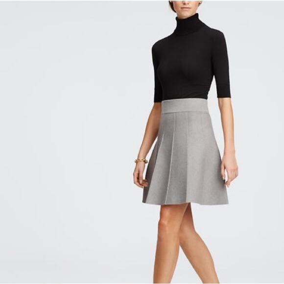 Ann Taylor Gray Pleated Mini Skirt Large Knit - Picture 1 of 5